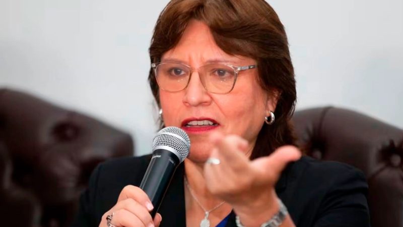 Delia Espinoza denuncia persecución política en el Congreso – Prensa arequipena